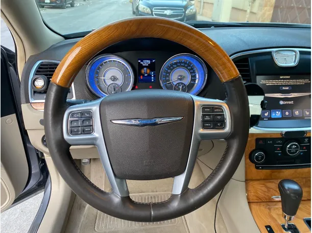 Car image 17