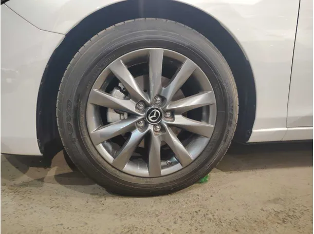 Car image 10