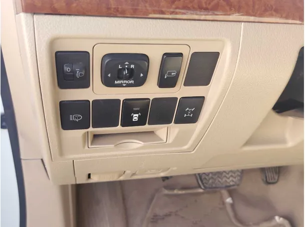 Car image 30