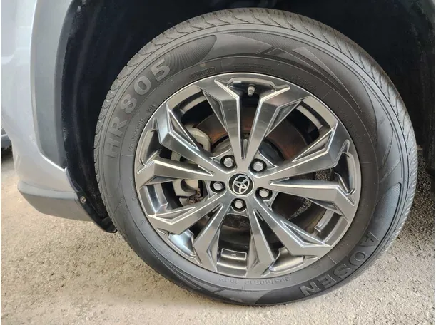 Car image 10