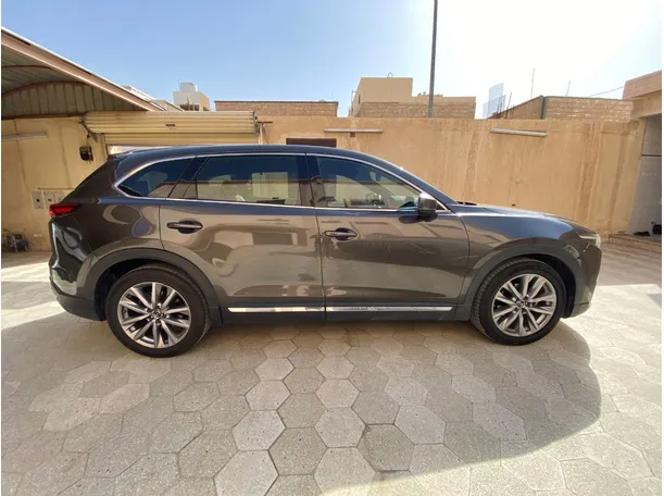 Car image 4