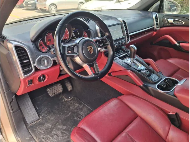 Car image 11
