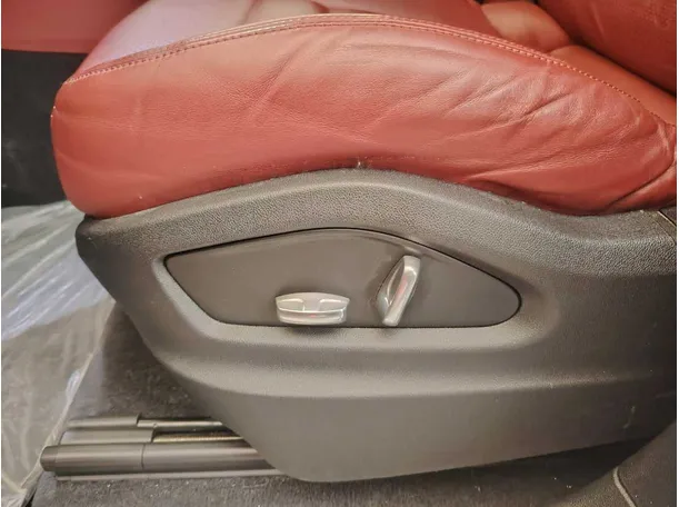 Car image 38