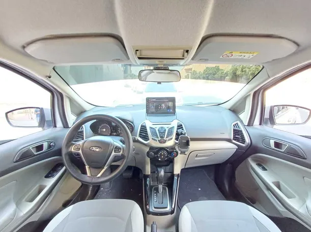 Car image 14