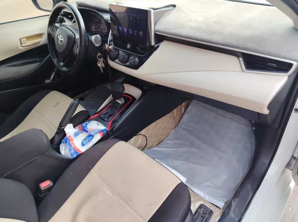Car image 14