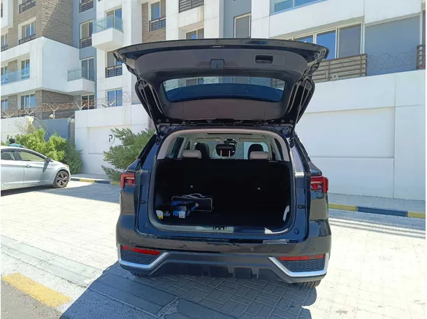 Car image 25