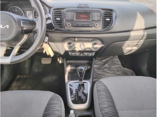 Car image 18