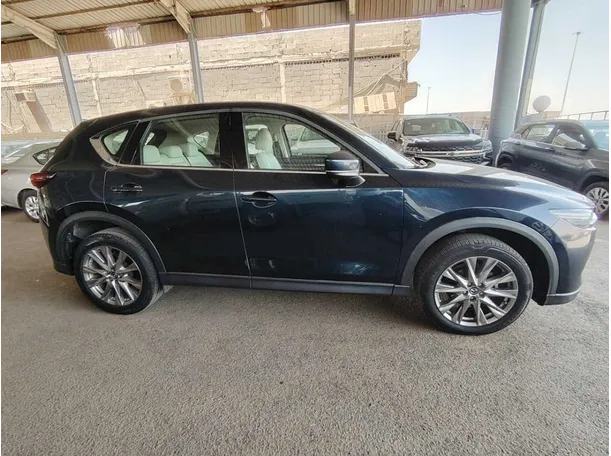 Car image 4