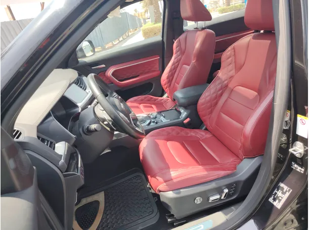 Car image 12