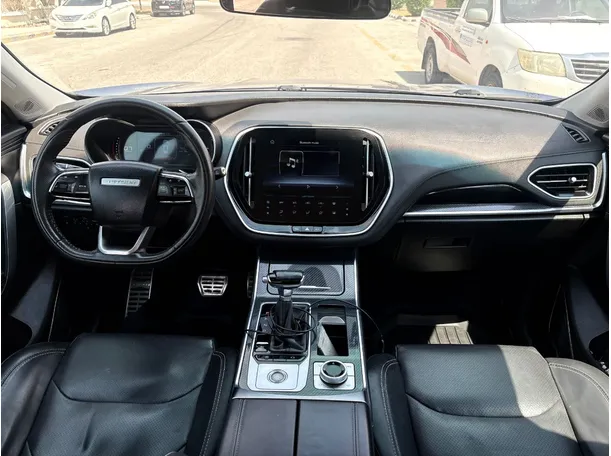 Car image 18