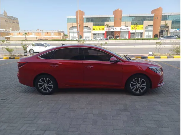 Car image 4