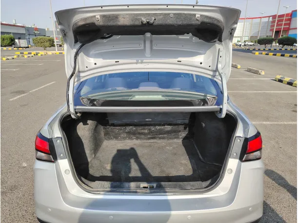 Car image 24