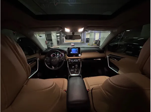Car image 14