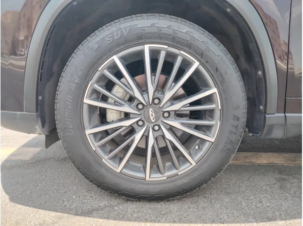 Car image 9