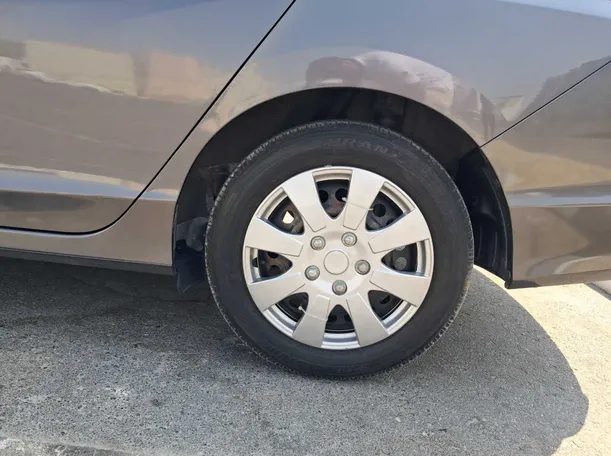 Car image 9