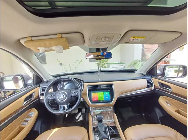 Car image 19