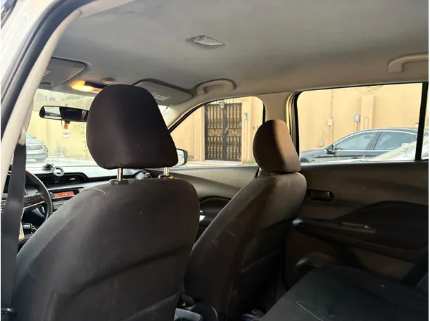 Car image 17