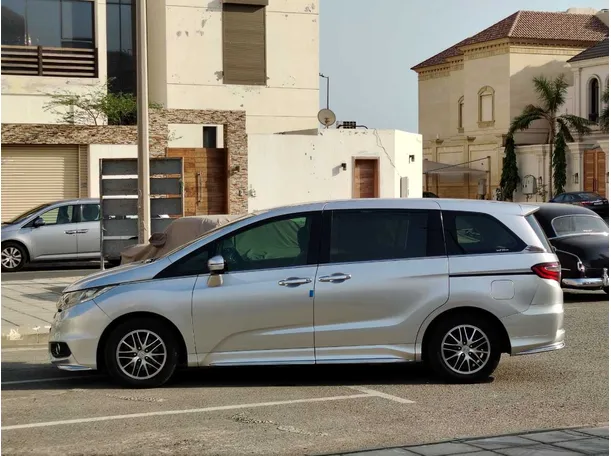 Car image 8
