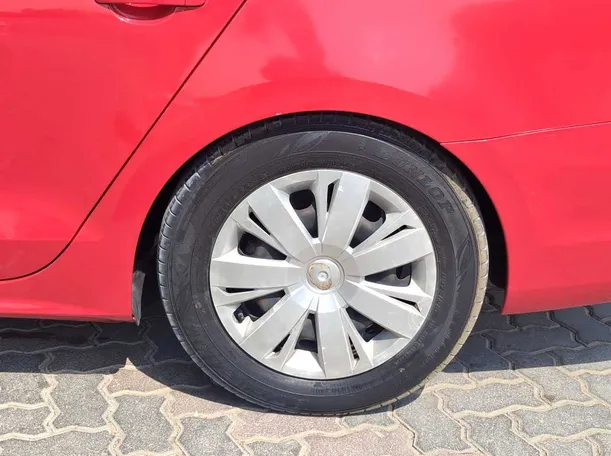 Car image 9