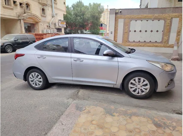 Car image 4