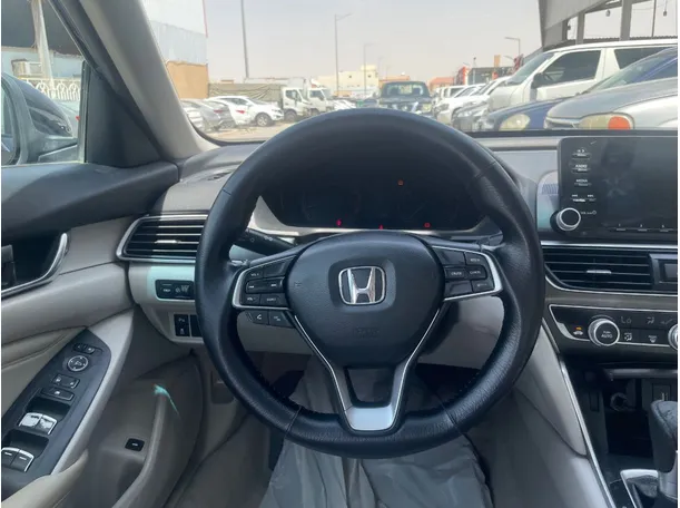 Car image 20