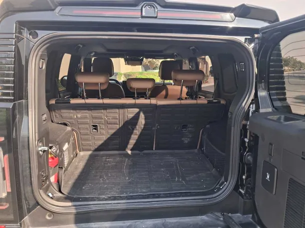 Car image 19