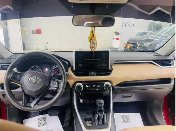 Car image 14