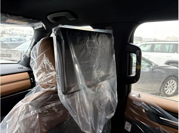 Car image 24