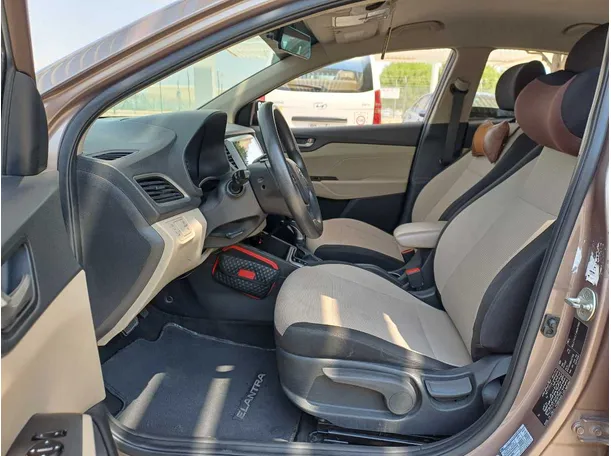 Car image 12