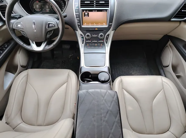 Car image 18