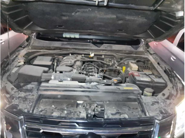 Car image 19