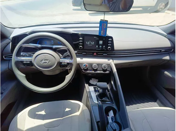 Car image 19