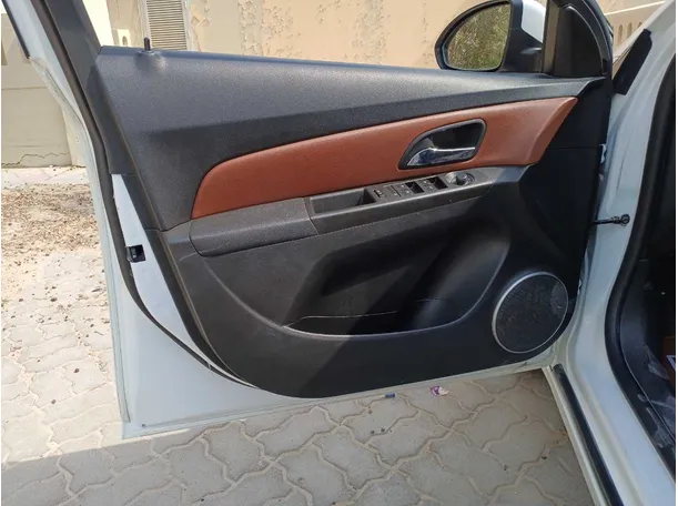 Car image 10