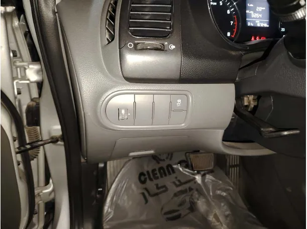 Car image 35