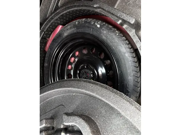Car image 28