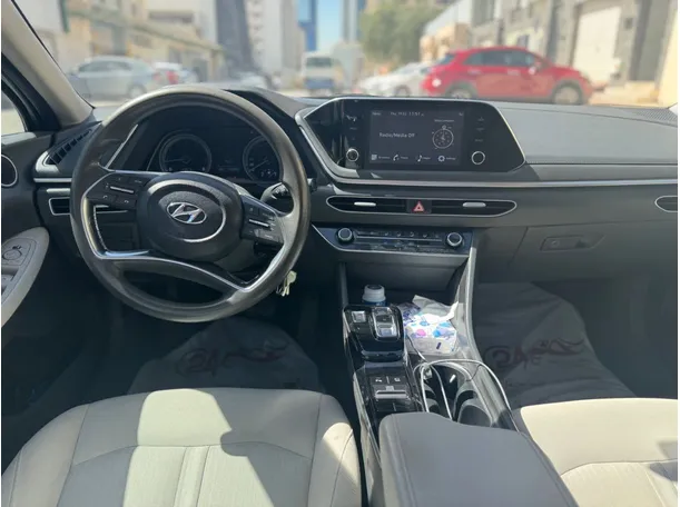Car image 17