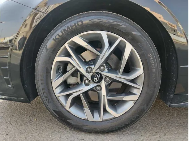 Car image 10