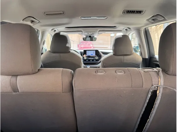 Car image 19