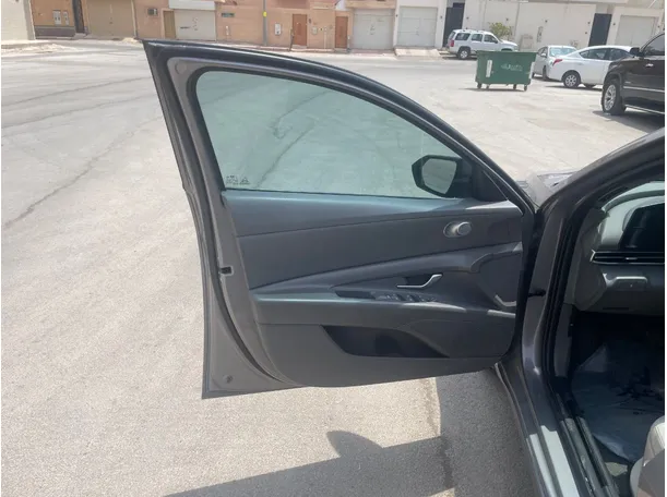 Car image 10