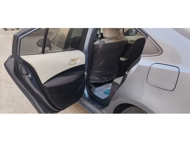 Car image 13