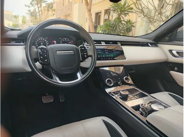 Car image 25