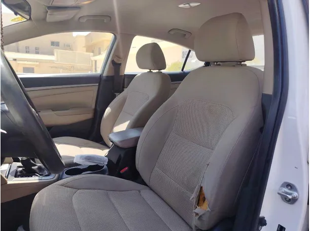 Car image 12