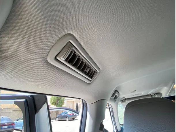 Car image 27
