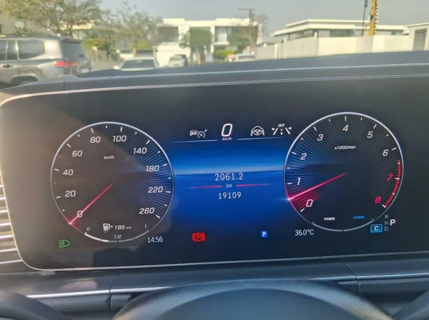 Car image 19