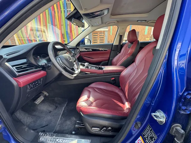 Car image 11