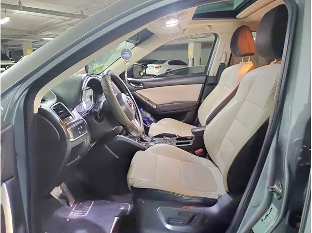 Car image 12