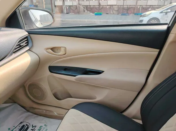 Car image 36