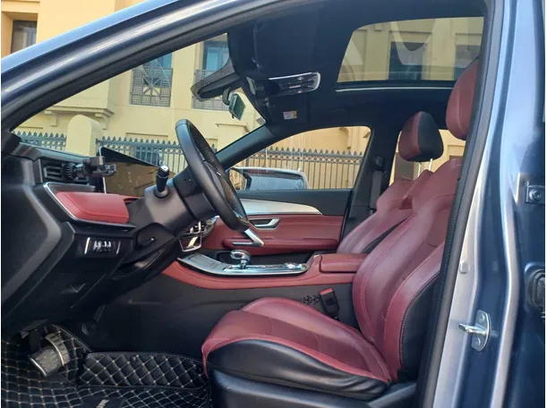 Car image 11