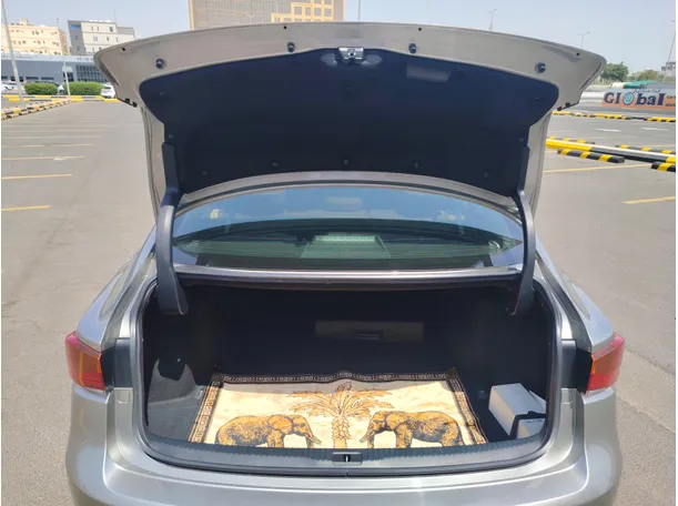 Car image 25
