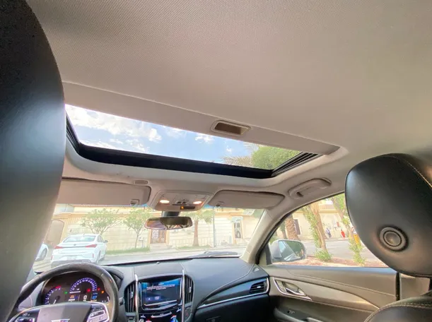 Car image 14